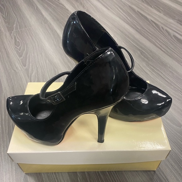 The Highest Heel black patent leather Mary Jane pumps size 9 - Picture 2 of 16